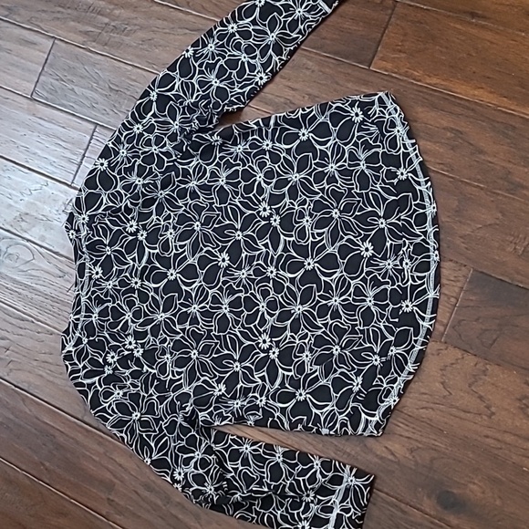 T by Talbots Black Top with White Floral Designs size XL - Picture 2 of 6